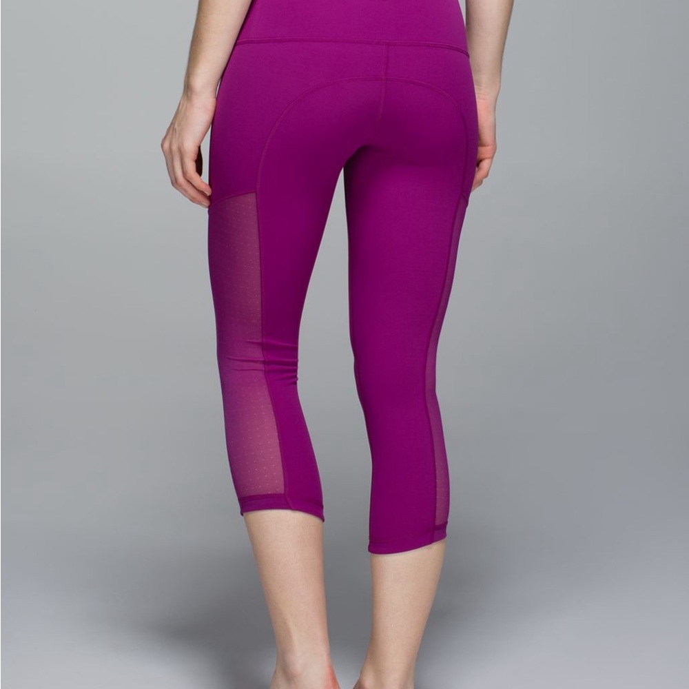 Lululemon Hot To Street Crop